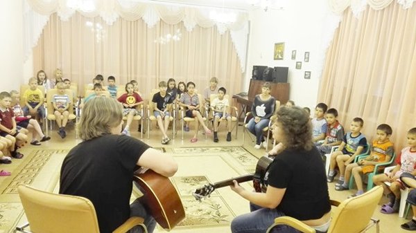 В ЦЕНТРЕ ПОМОЩИ ДЕТЯМ «РОДНИК» СОСТОЯЛАСЬ МУЗЫКАЛЬНАЯ ТВОРЧЕСКАЯ ВСТРЕЧА