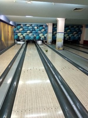 НА ДОРОЖКАХ БОУЛИНГА