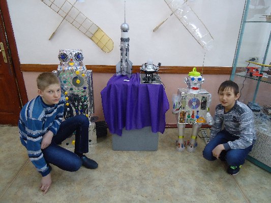 ТВОРЧЕСТВО ЮНЫХ. ВОСПИТАННИКИ СОЦИАЛЬНО-РЕАБИЛИТАЦИОННОГО ЦЕНТРА ПОСЕТИЛИ ВЫСТАВКУ ДЕТСКОГО ТВОРЧЕСТВА