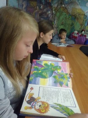 МИР КНИГИ ОТКРЫТ ДЛЯ ВОСПИТАННИКОВ СОЦИАЛЬНО-РЕАБИЛИТАЦИОННОГО ЦЕНТРА ДЛЯ НЕСОВЕРШЕННОЛЕТНИХ