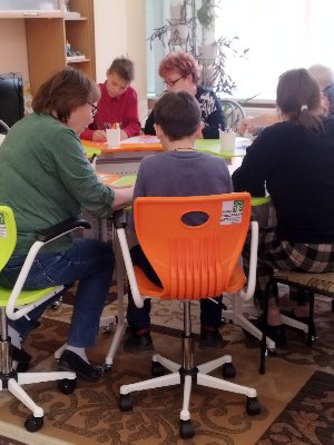 В муниципальном семейном клубе «Место притяжение» г. Магнитогорска прошло занятие по медиации для замещающих семей